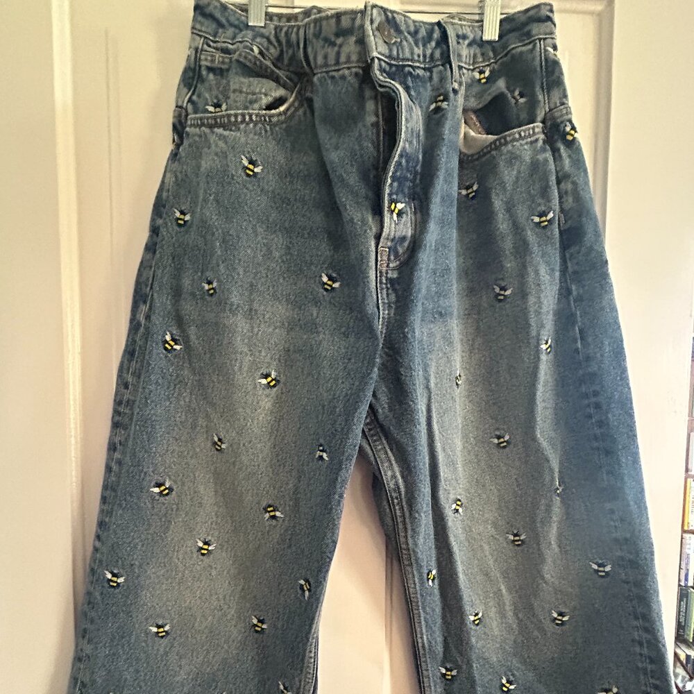 Free People “We The Free” bee-embroidered jeans in a light/medium wash denim, 33